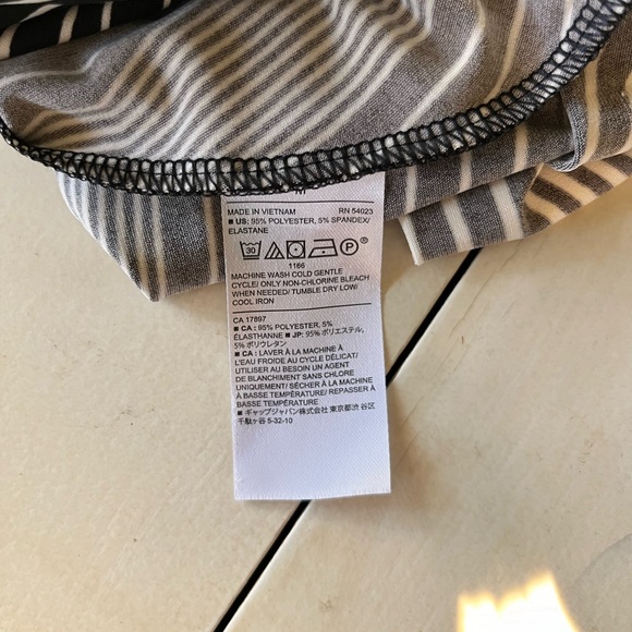 Graphic print bodycon dress from Banana Republic! Black/white print, small. - Picture 4 of 5